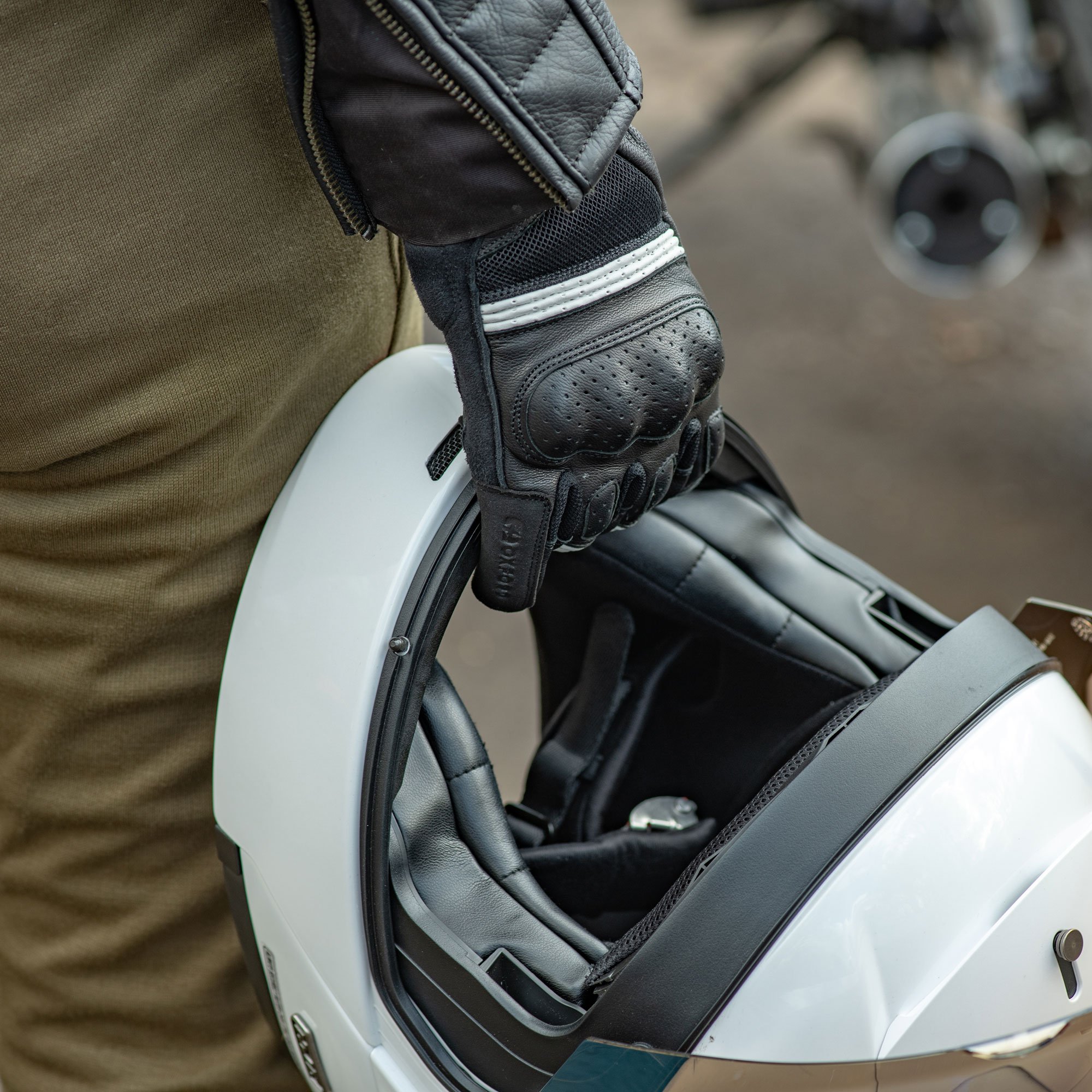 RP-6S WS Glove Black/White